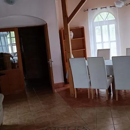 Gulipan Vendeghaz Lägenhet